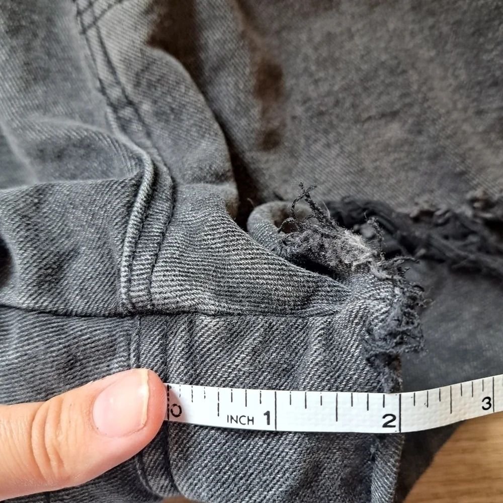 DENIM Blvd Los Angeles Black Jean Shorts Wiast 28